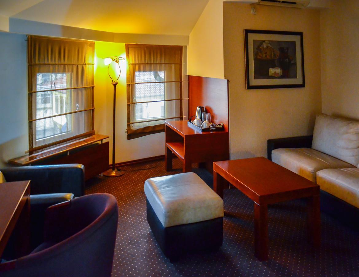Hotel Bell Leskovac  Buitenkant foto