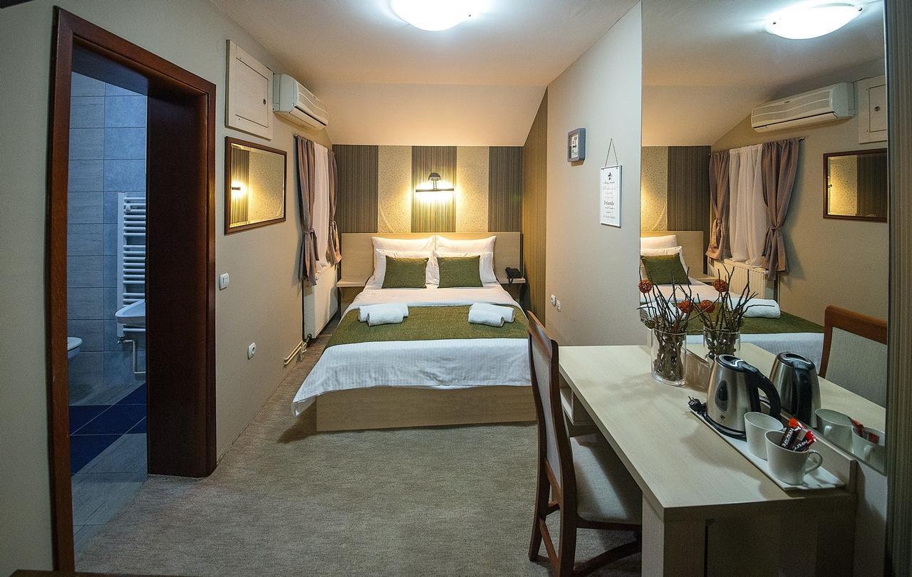 Hotel Bell Leskovac  Buitenkant foto