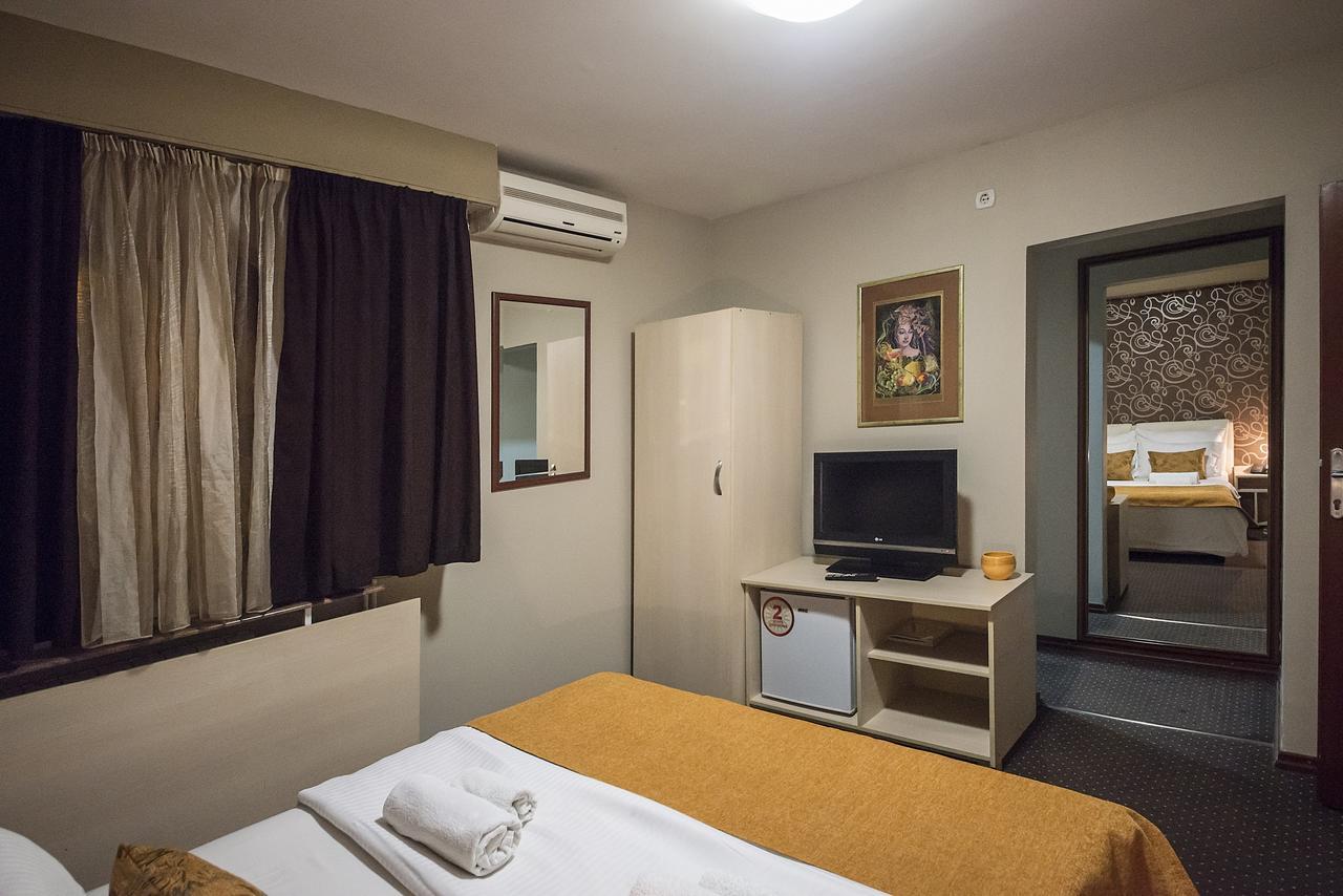Hotel Bell Leskovac  Buitenkant foto
