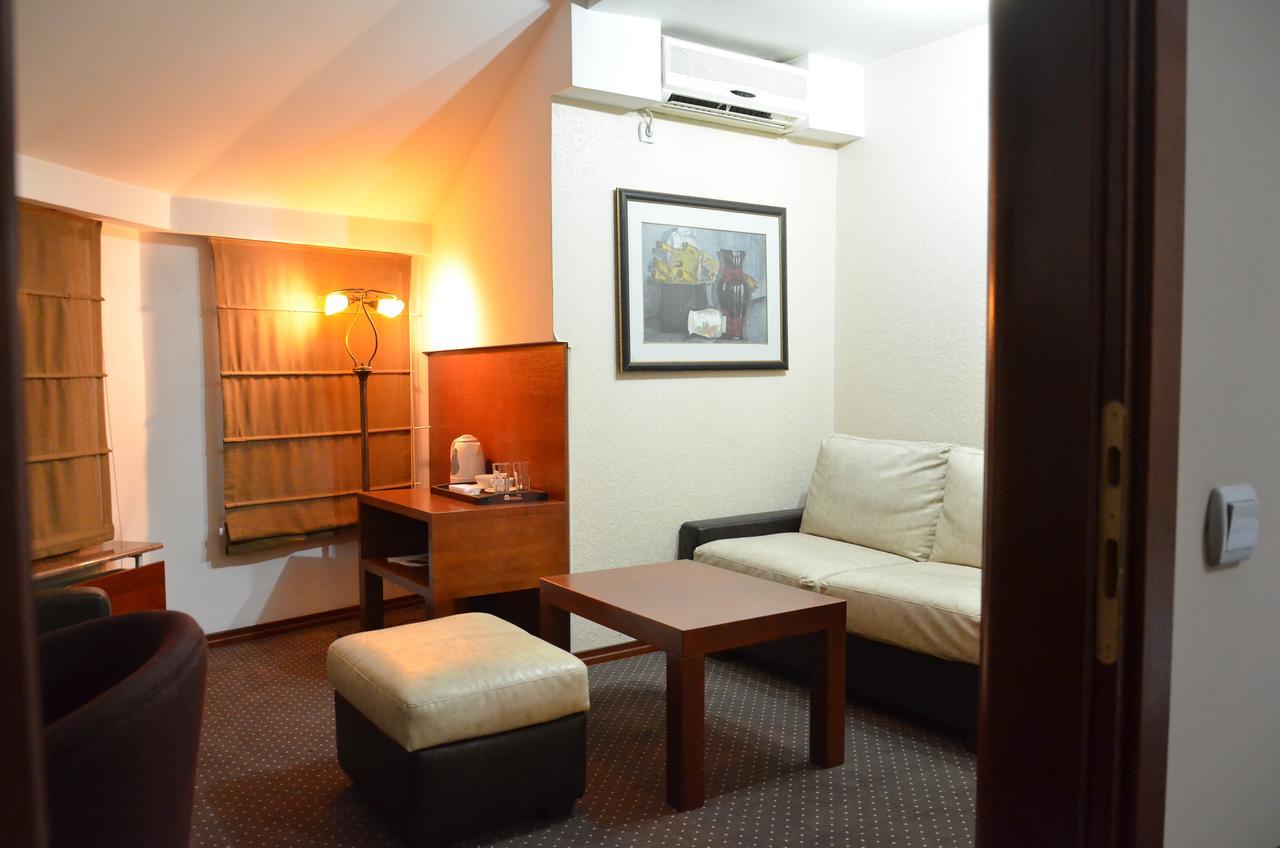 Hotel Bell Leskovac  Buitenkant foto