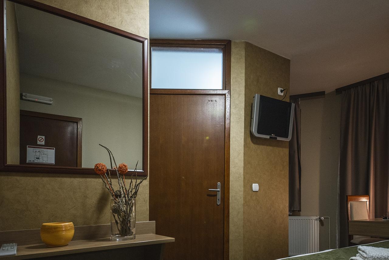 Hotel Bell Leskovac  Buitenkant foto