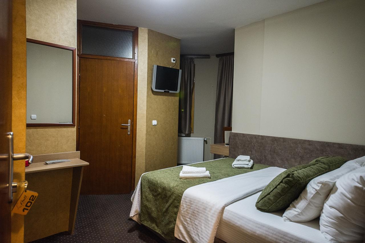 Hotel Bell Leskovac  Buitenkant foto