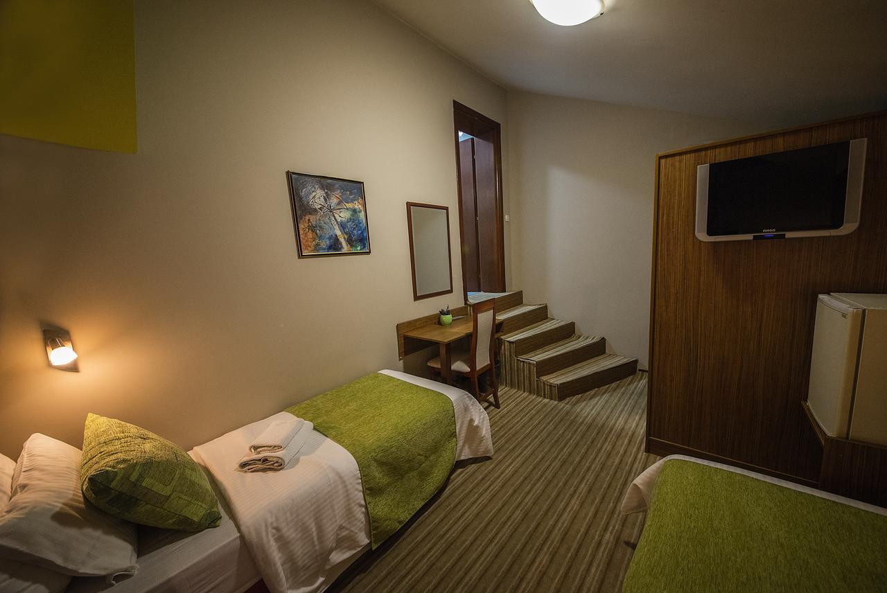 Hotel Bell Leskovac  Buitenkant foto