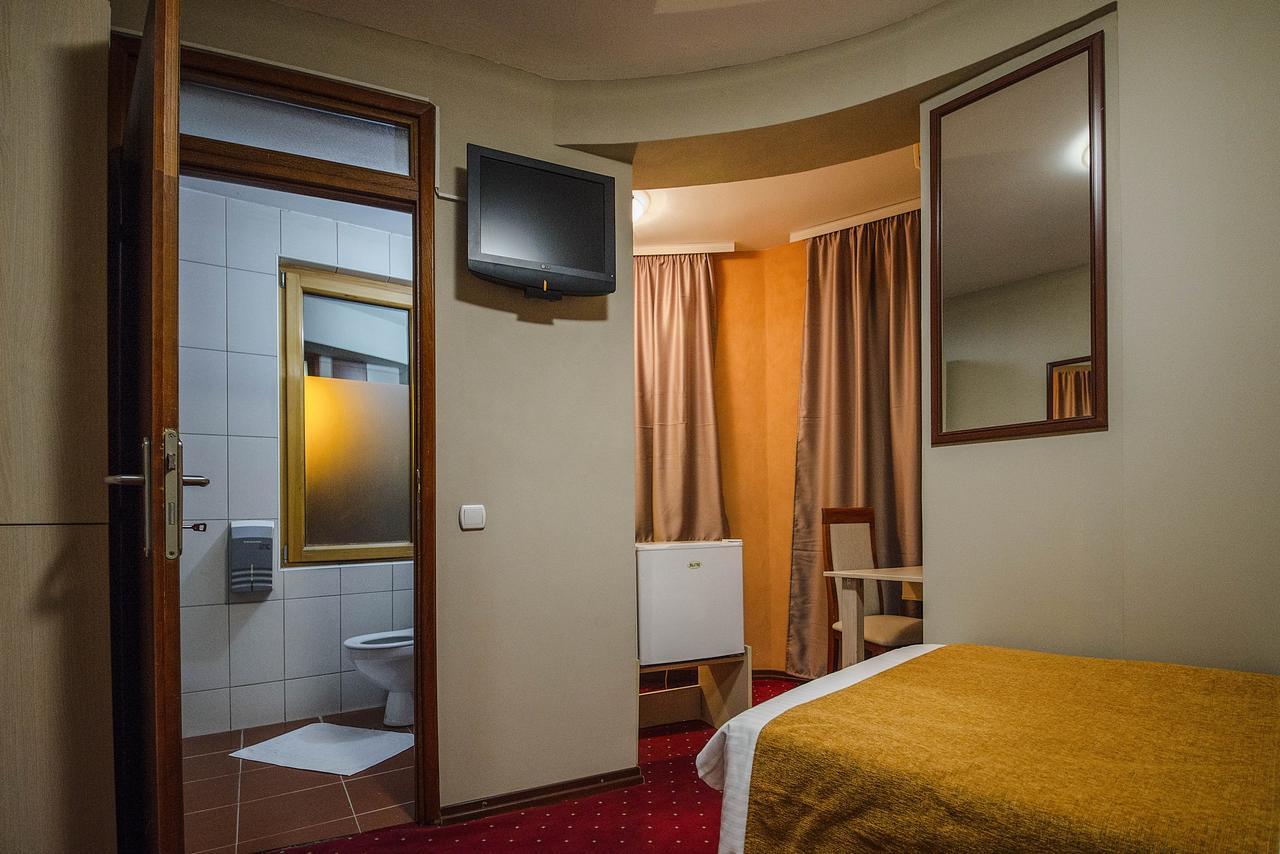 Hotel Bell Leskovac  Buitenkant foto