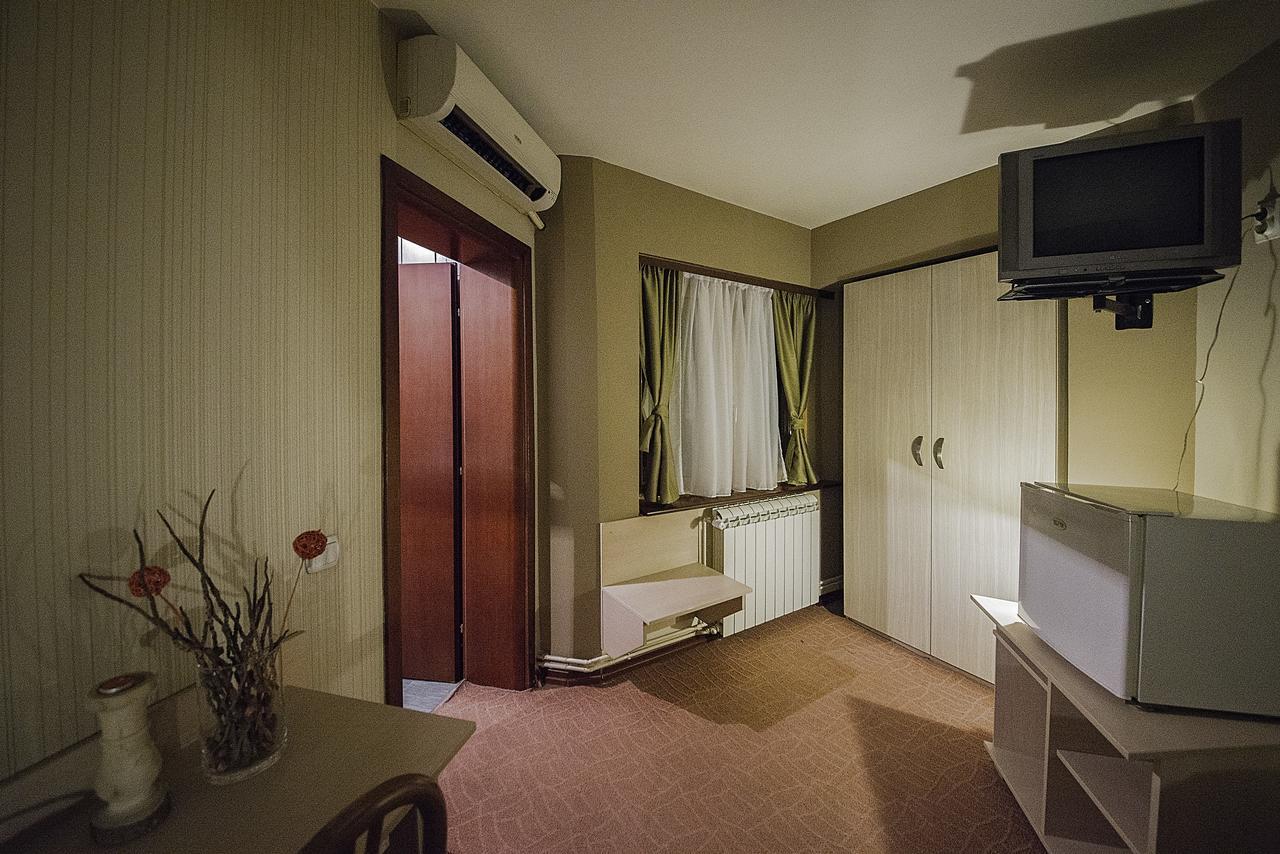 Hotel Bell Leskovac  Buitenkant foto