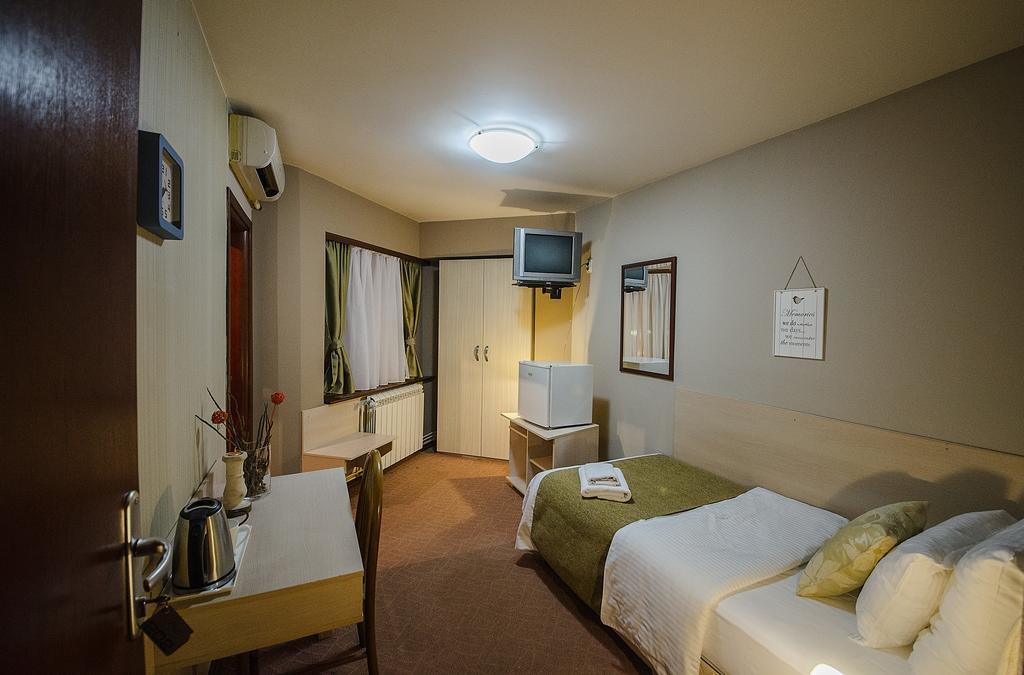 Hotel Bell Leskovac  Buitenkant foto