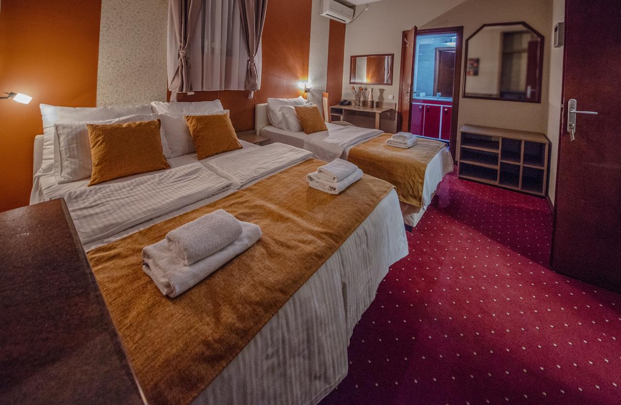 Hotel Bell Leskovac  Buitenkant foto