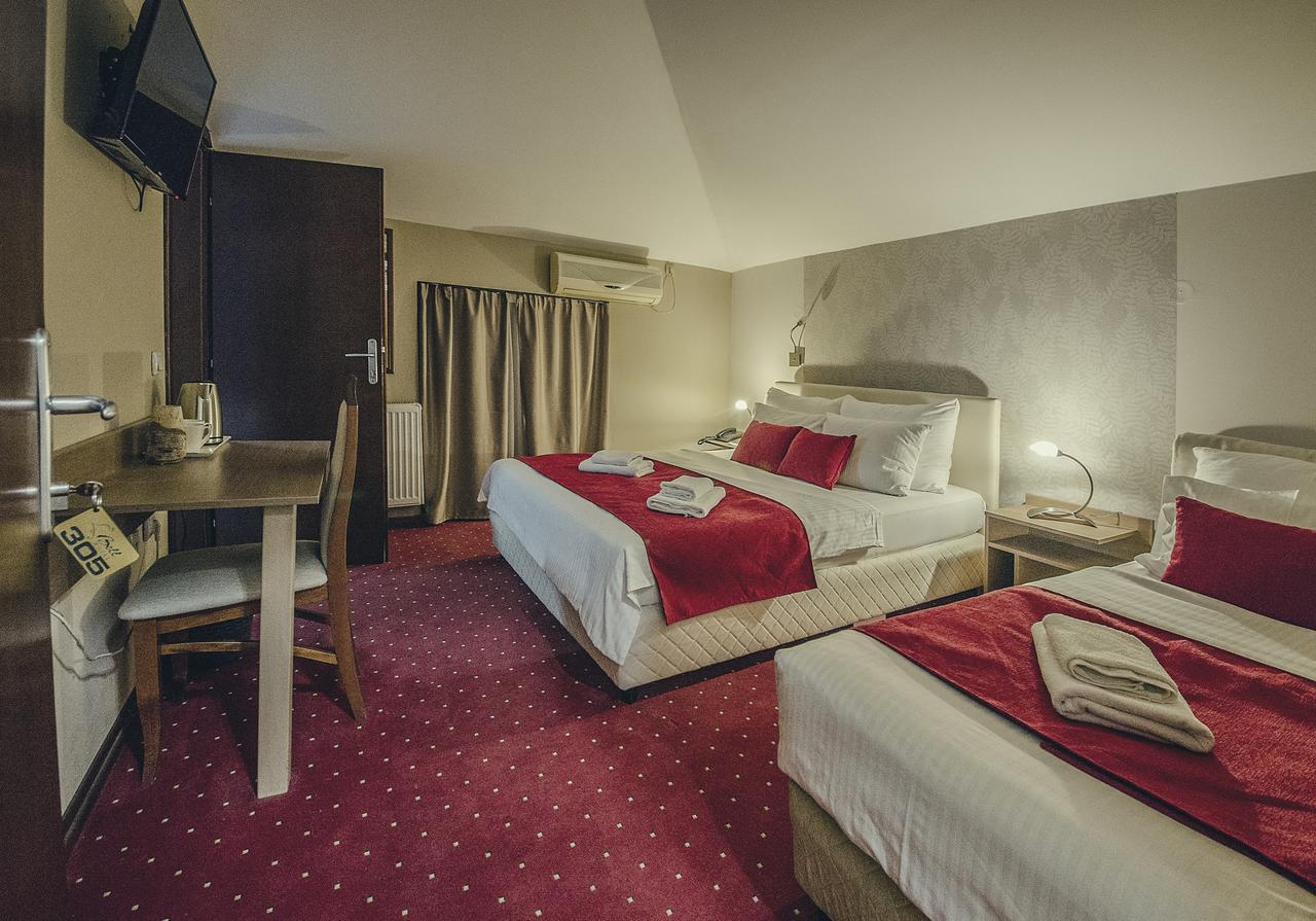 Hotel Bell Leskovac  Buitenkant foto
